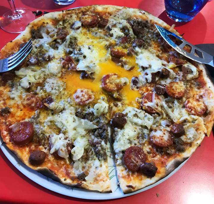 Pizzas artisanales, saveurs italiennes à déguster